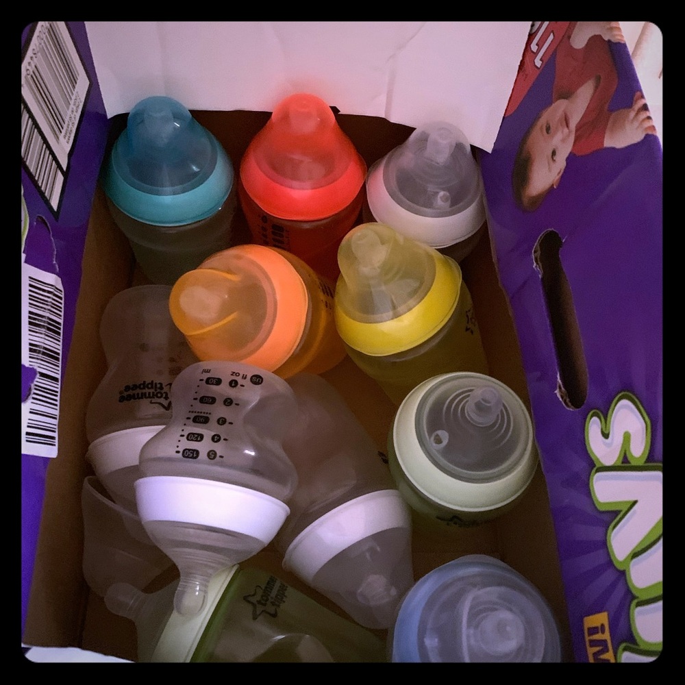 Lot of tommee tippee bottles